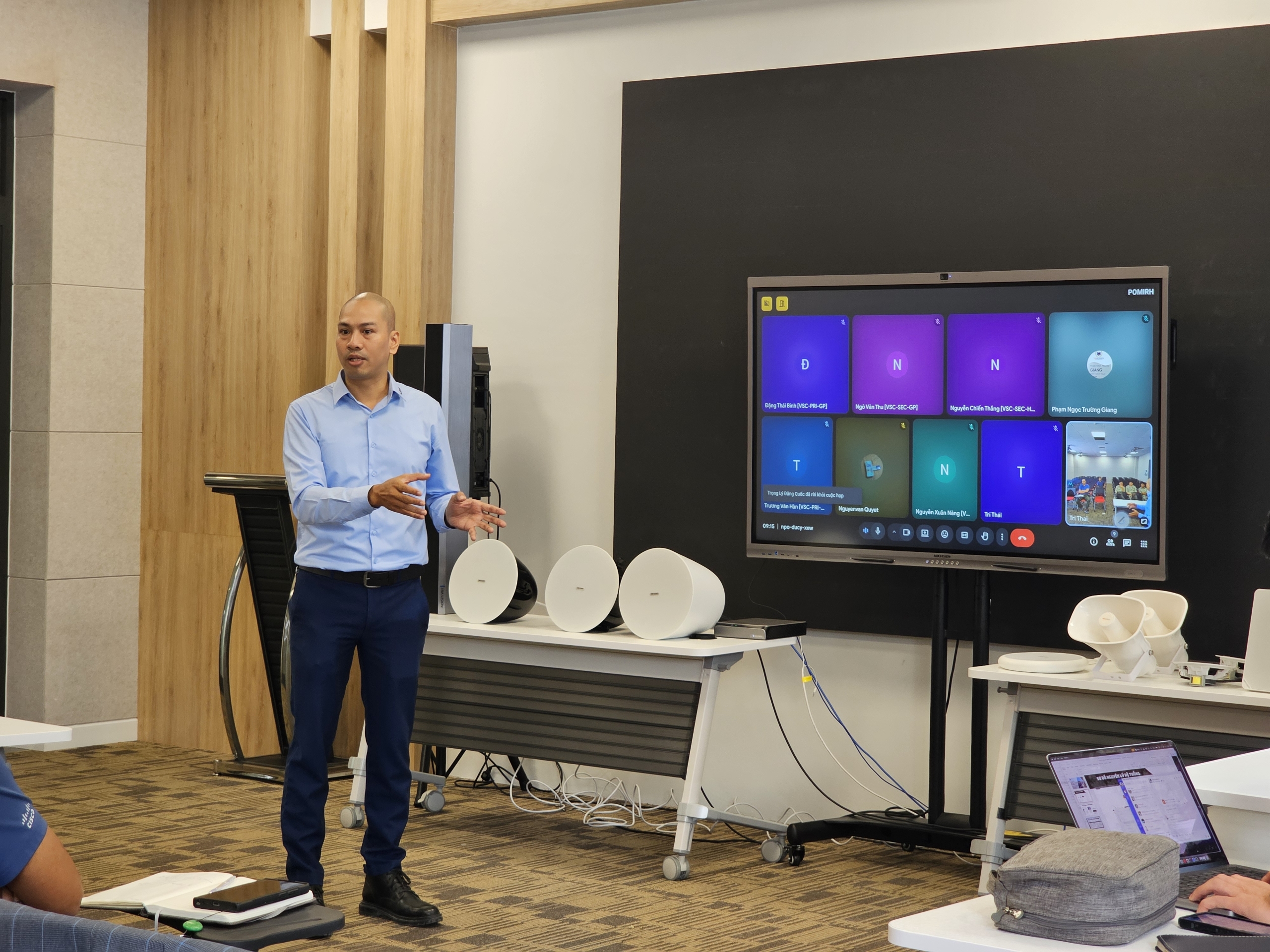 A Workshop on HIKVISION New AV Technologies for School System in Hanoi — 2