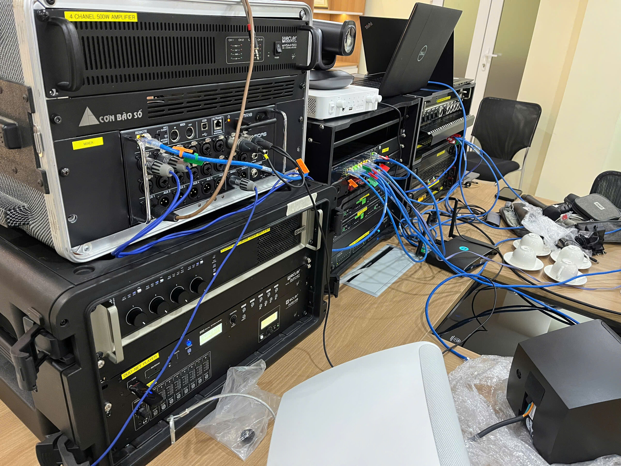 A Liza dealer showcased a wireless meeting room system in Phu Quoc — 1
