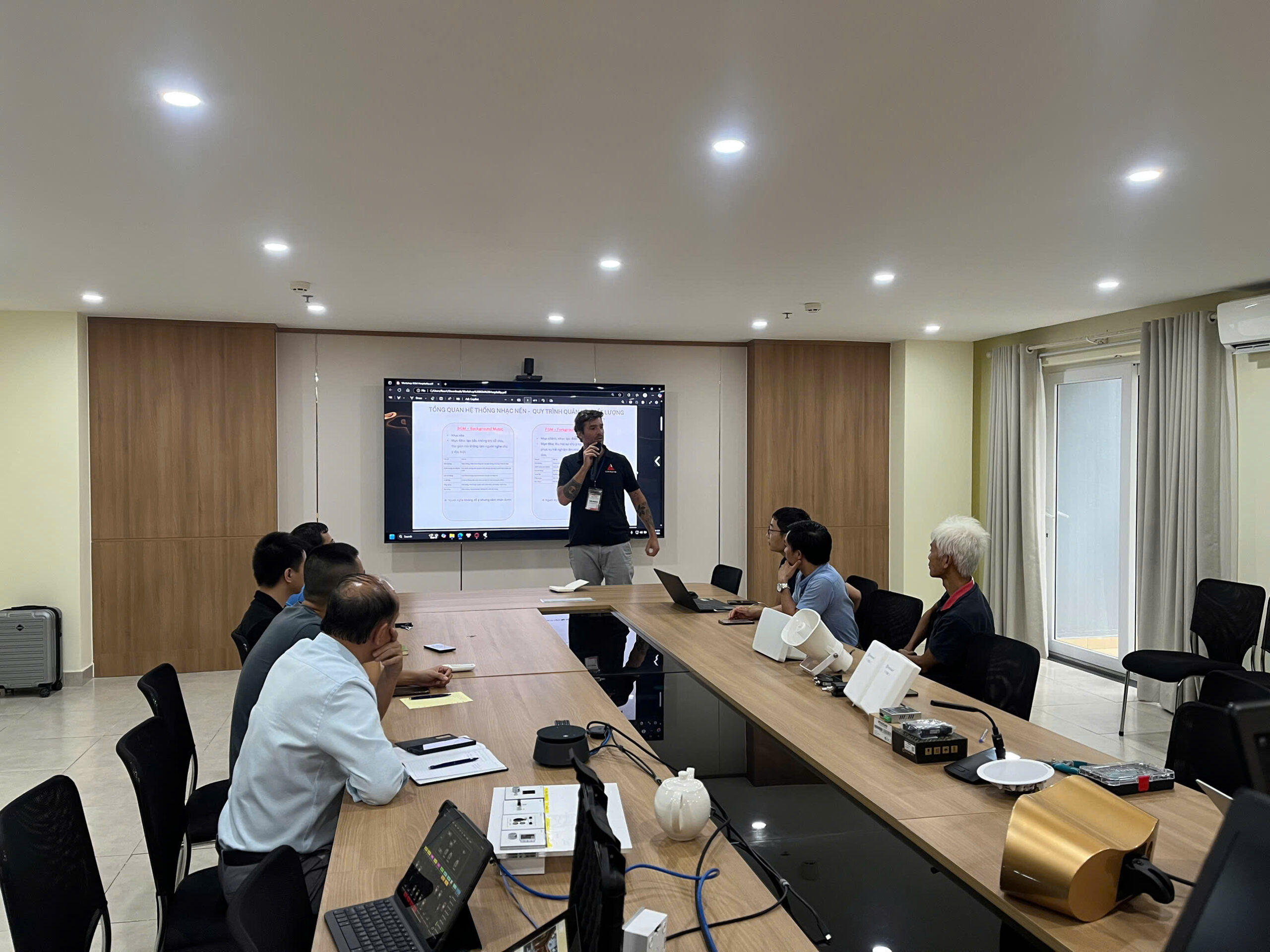 A Liza dealer showcased a wireless meeting room system in Phu Quoc — 5